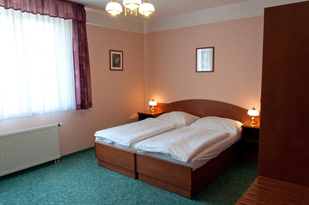 Penzion Harmonie Chodov (Karlovy Vary) Quarto foto