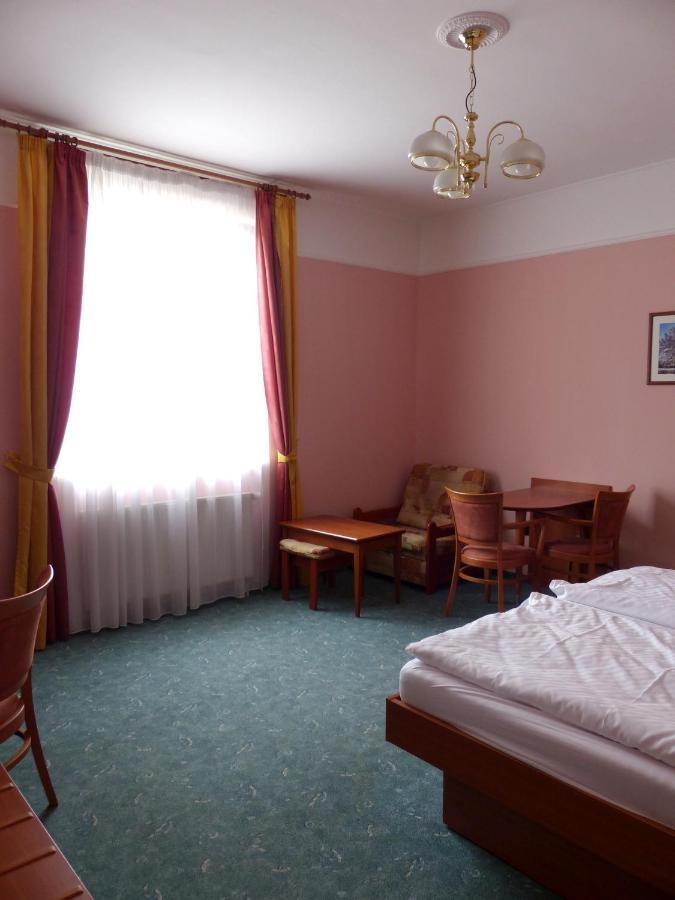 Penzion Harmonie Chodov (Karlovy Vary) Exterior foto